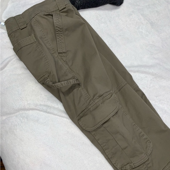 A&F Like New Olive Green Highrise Cargo Carpenter Pants size 4/27 - Picture 9 of 10